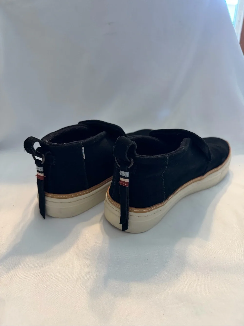 Toms versatile black